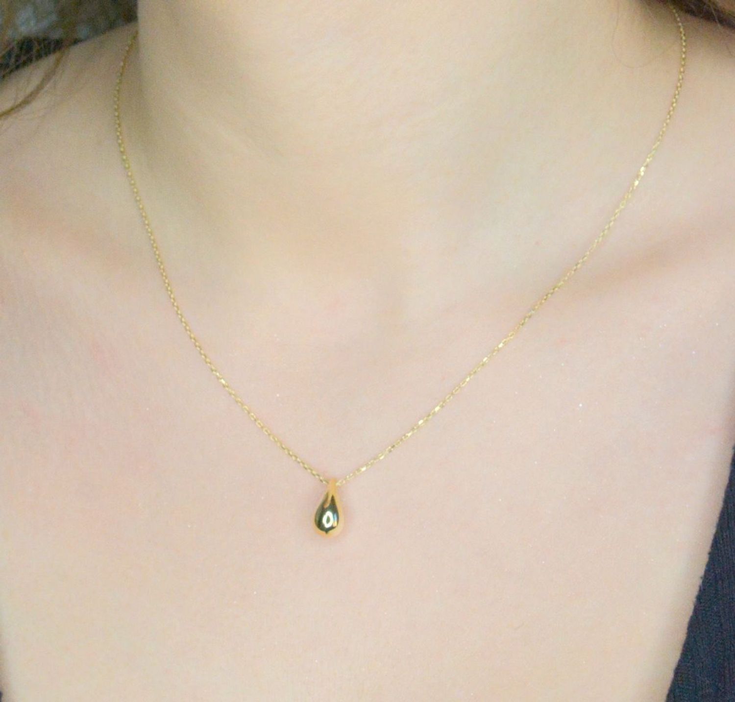 Złoty naszyjnik damski 375 z małą kroplą NA 3577 375 (1).jpg